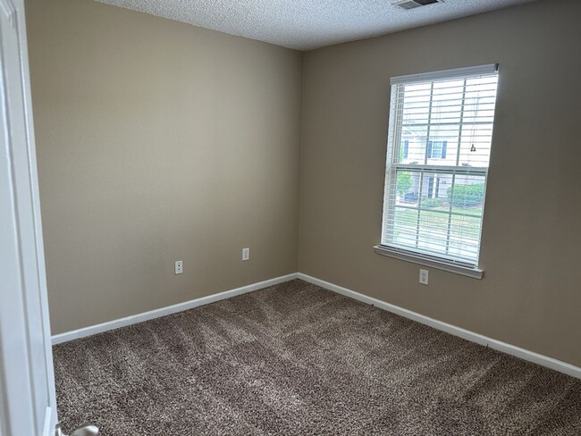 Building Photo - 495 Canyon Oak Loop