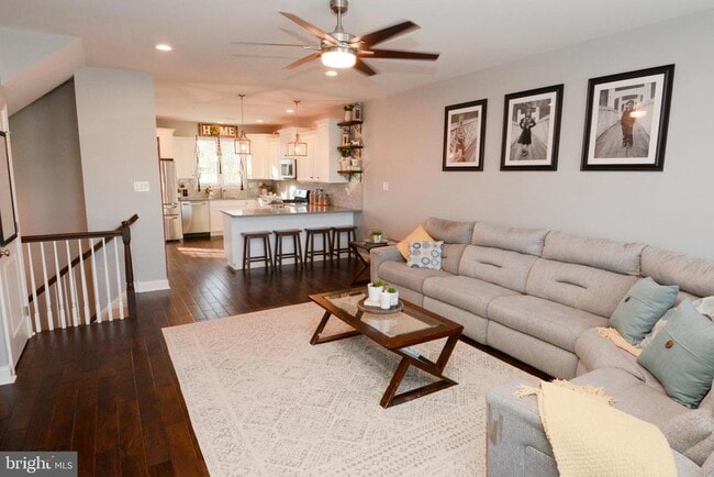 Building Photo - 326 W Hamlin Ave