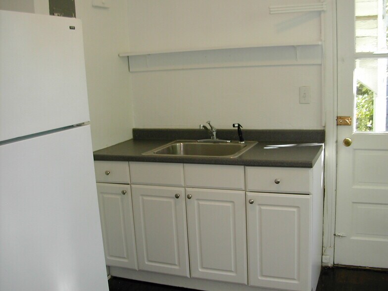 Building Photo - 4135 Roland Ave