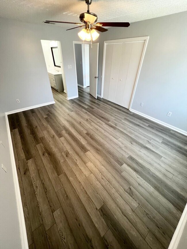 Building Photo - Stunning 3 Bedroom 2.5 Townhome Located in...