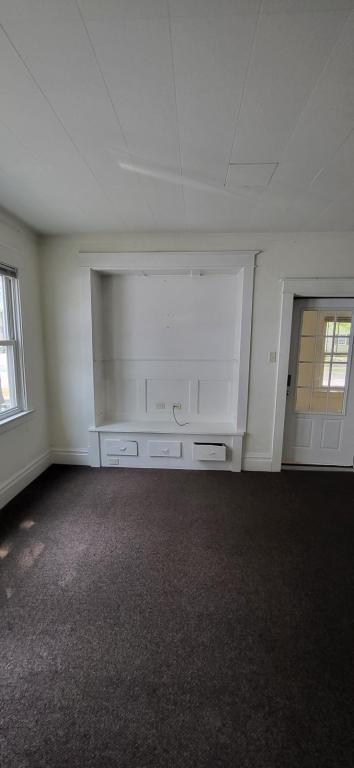 Building Photo - 812 6th Ave S