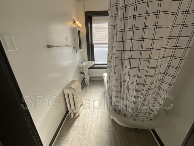 Building Photo - 659 W Philadelphia St