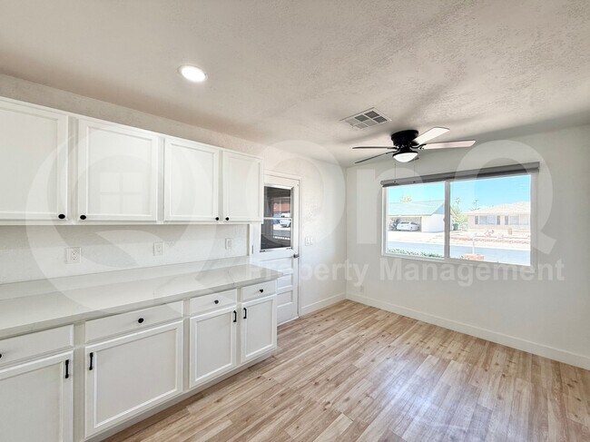 Building Photo - 7107 E Flossmoor Ave