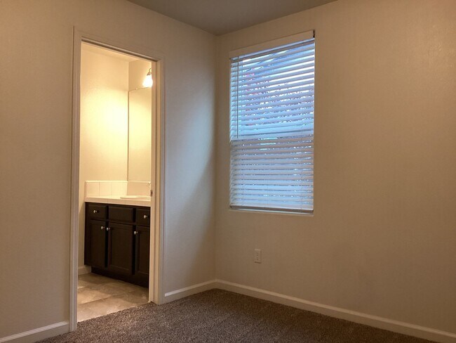 Building Photo - 6319 E Creek View Ln