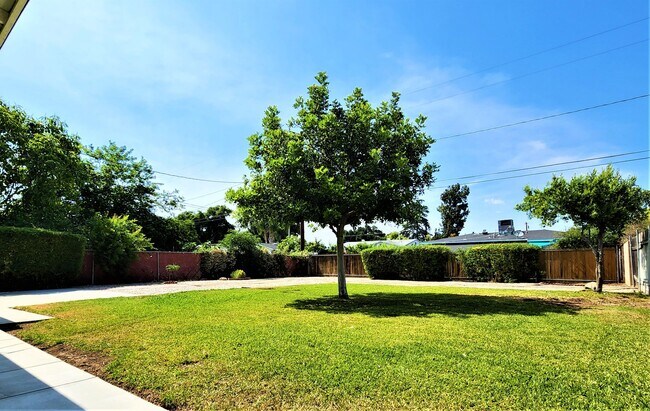 Building Photo - Beautiful 2Bd, 1Ba Riverside Home in Great...