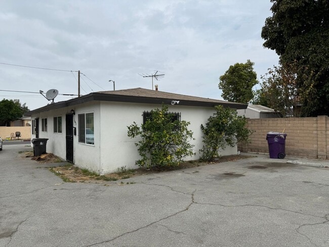 Primary Photo - Clean and Cozy One Bedroom, One Full bathr...