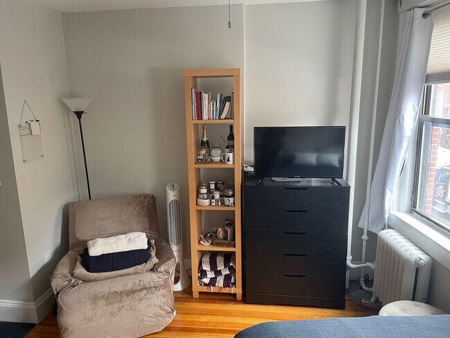 Building Photo - NORTH END 3 BED!!!!