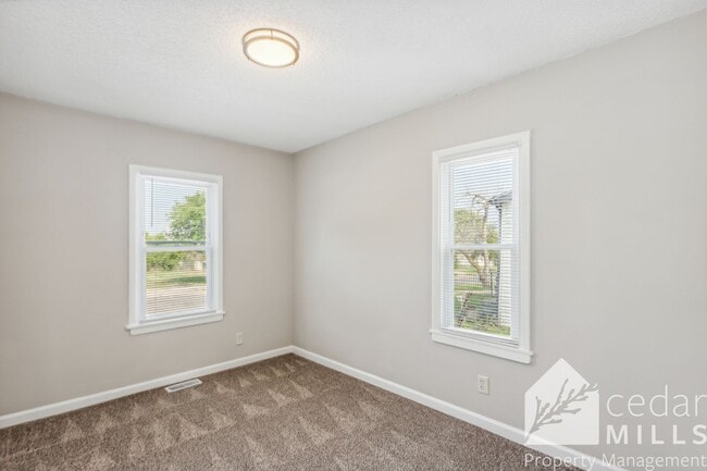 Building Photo - Completely remodeled 3 bed 2 bath home, steps from WSU main campus.