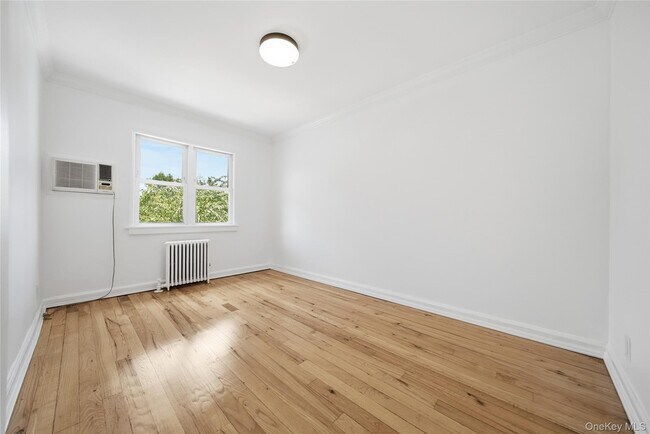 Building Photo - 157-49 9th Ave