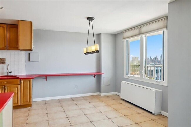 Building Photo - 380 Mountain Rd