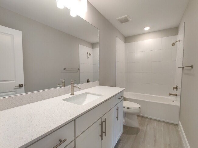 Building Photo - 6211 Baywood Ct