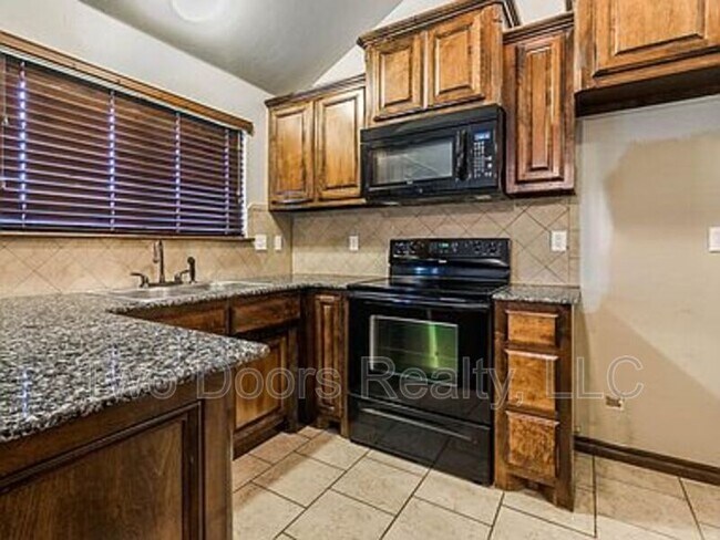 Building Photo - 10721 SW 31st Ct