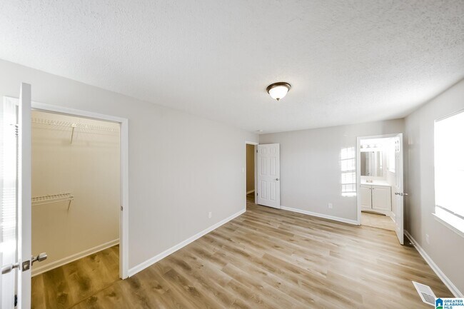 Building Photo - 602 Greenbriar Rd