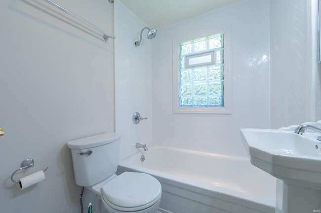 Building Photo - 2605 S Bryan St