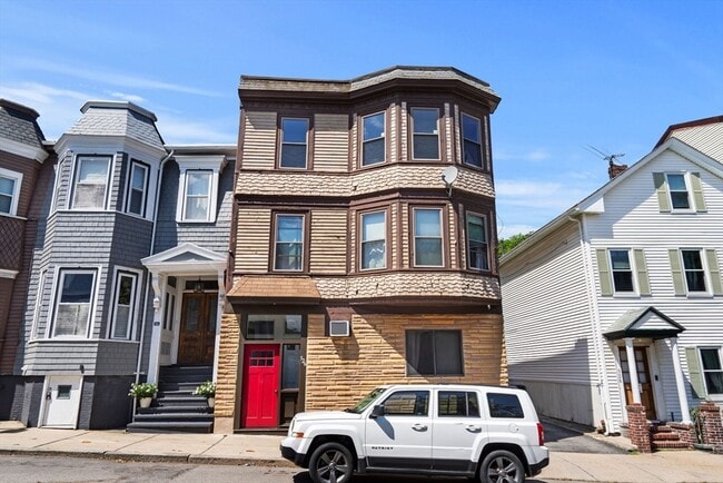 Building Photo - 526 E 5th St