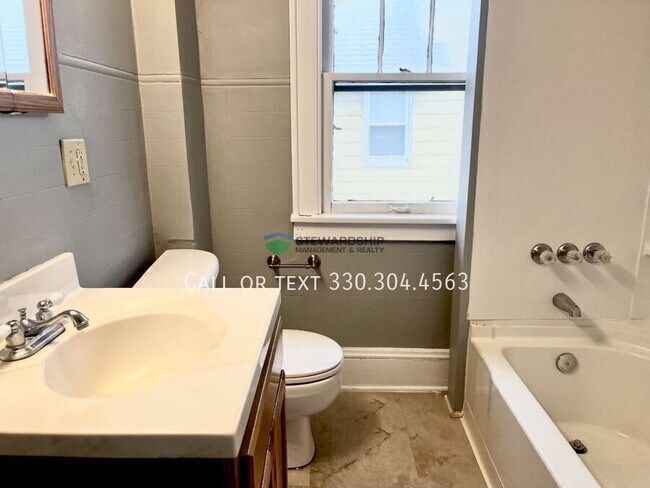 Building Photo - 1012 Brown St