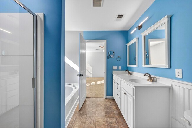 Building Photo - 4829 Hawkins Dr