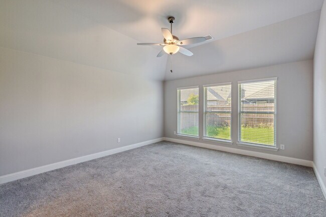 Building Photo - 548 Bradley Dr