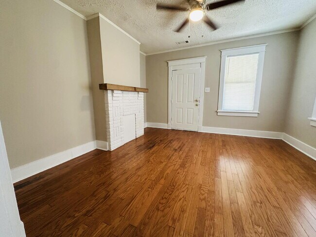 Building Photo - "Charming Retreat in Memphis: Spacious 1171 Sq Ft with Full Bathroom!"