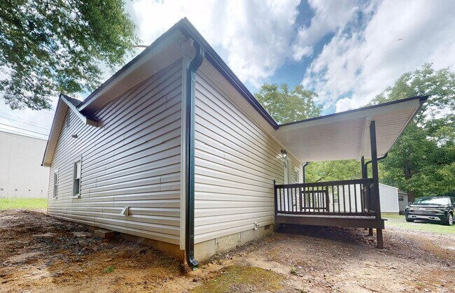 Building Photo - 1305 Third St