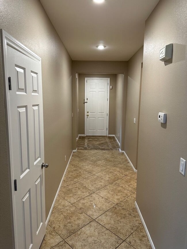 Building Photo - Single story town home with 3 bedrooms and 2 bath in Summerlin
