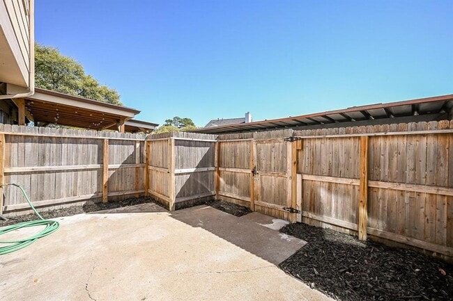 Building Photo - 6514 Kentwick Dr