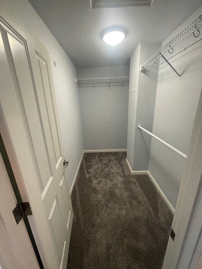 Building Photo - Spacious 3BD/2.5BTH Available for Lease in...