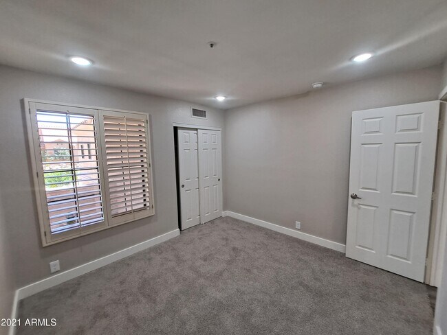 Building Photo - 9074 E Caribbean Ln