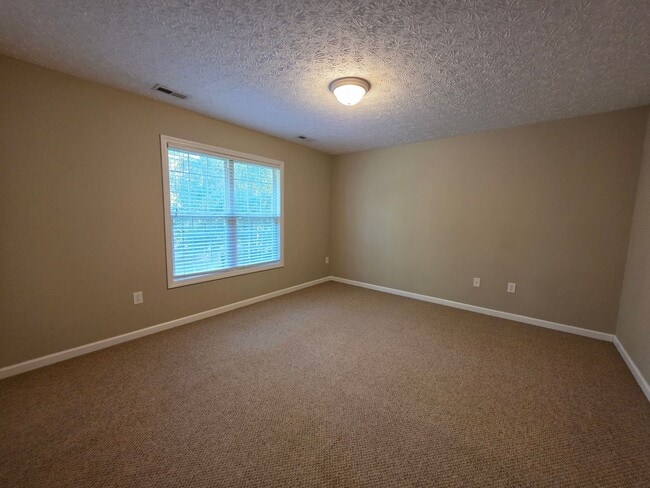 Building Photo - 345 Farina Dr