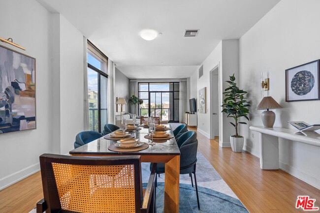 Building Photo - 3223 W 6th St