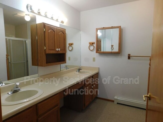 Building Photo - 13 Madeira Ct