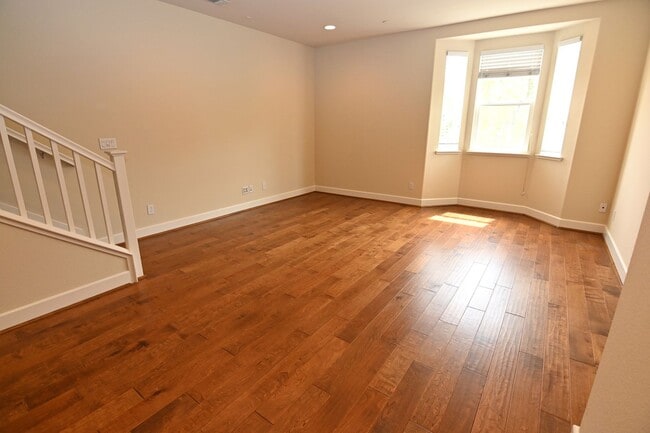 Building Photo - 6543 Tralee Village Dr