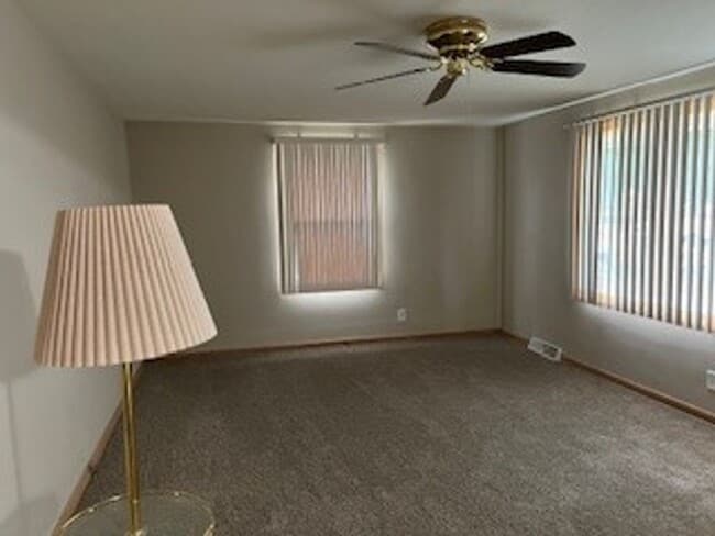 Building Photo - Charming 3 Bedroom, 1.5 Bath Home on the South Side of Kenosha