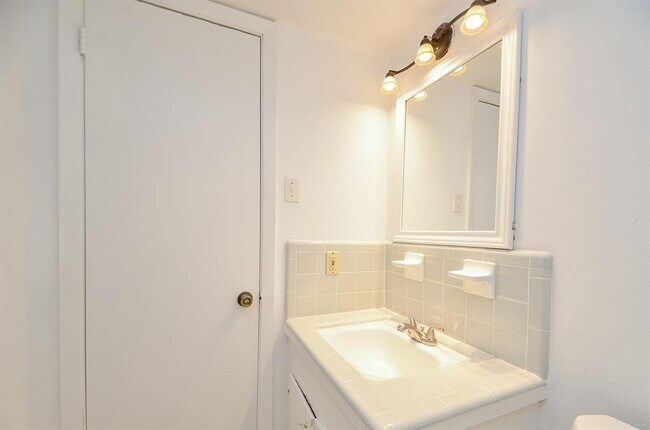 Building Photo - 8810 Ilona Ln