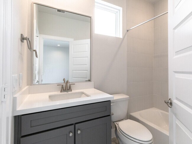 Building Photo - 2808 Grand Fountains Dr