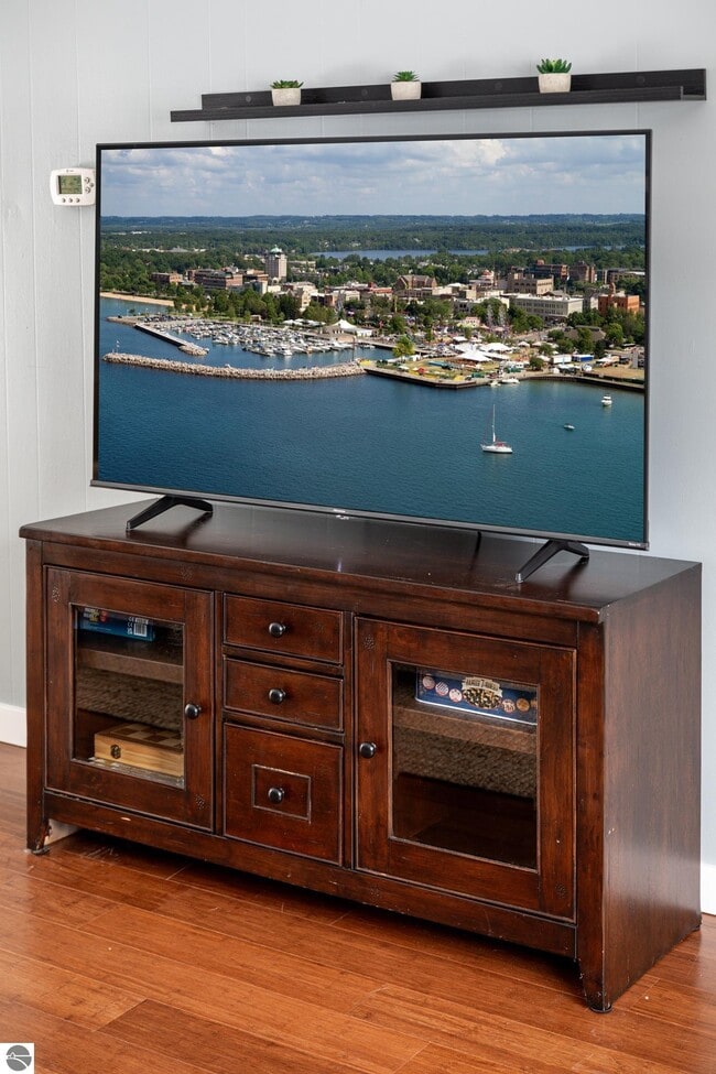 Building Photo - 1704 Comanche St