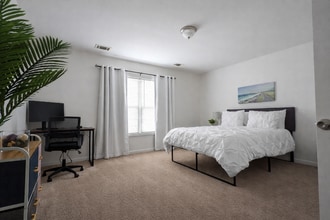 Building Photo - 1510 E Henry St