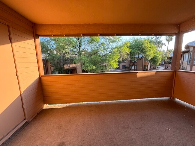 Building Photo - 1714 W Park Wood Ln