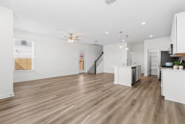 Building Photo - 120 Hartson Dr