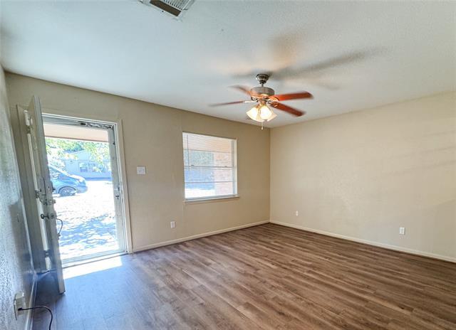 Building Photo - 302 Bowles Ct