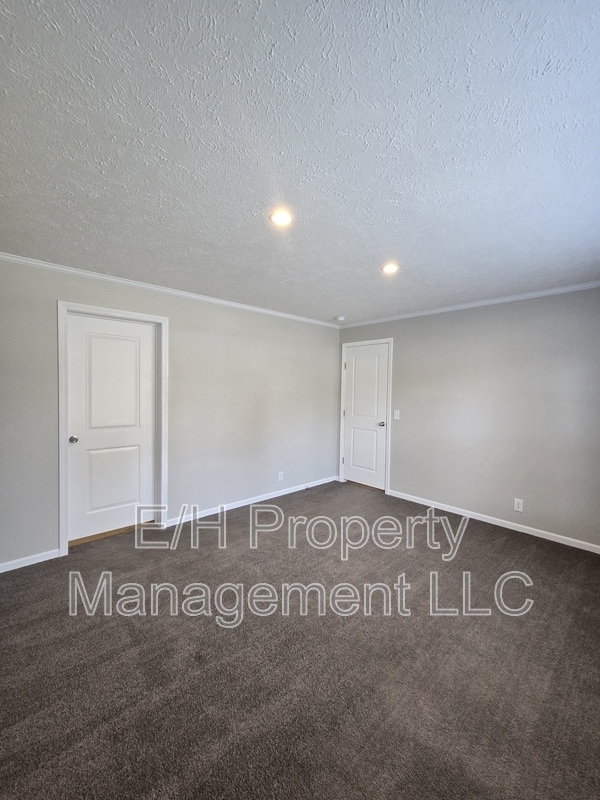 Building Photo - 501 S Edwards Ave