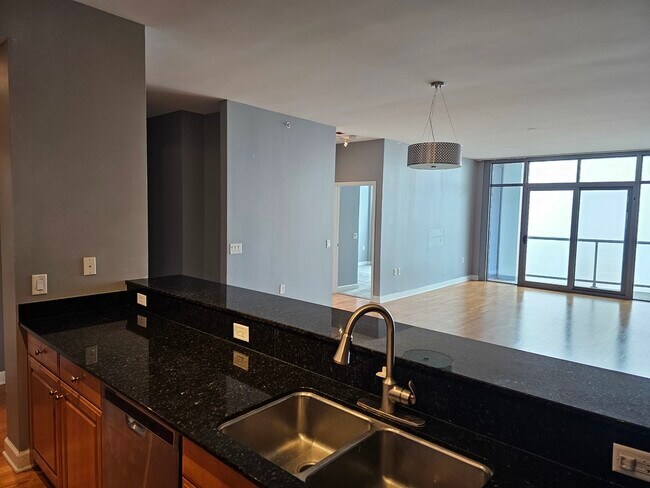 Building Photo - 1235 S Prairie Ave