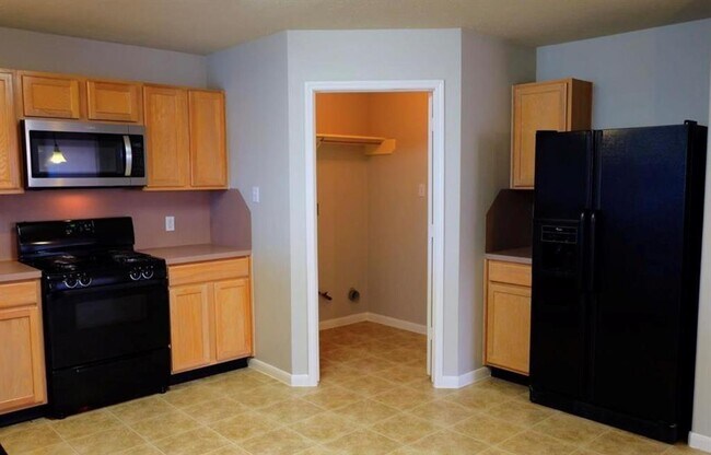 Building Photo - 2426 Halstead Dr