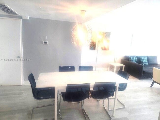 Building Photo - 5151 Collins Ave