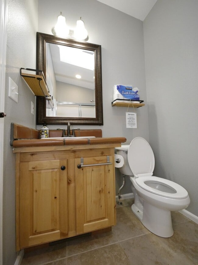 Building Photo - 916 Simpson Rd