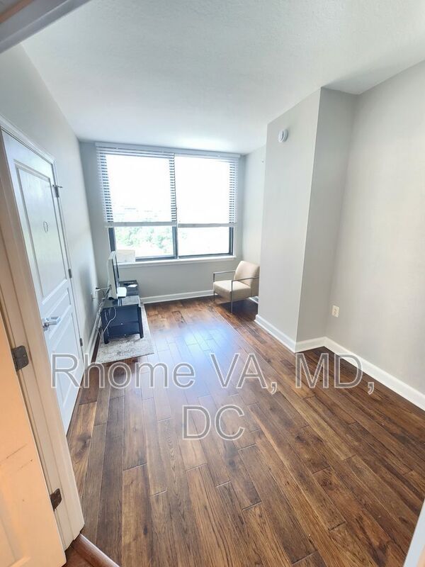 Building Photo - 2451 Midtown Ave