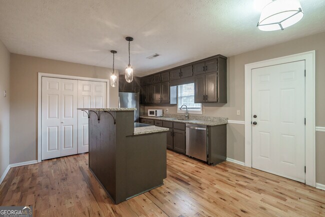 Building Photo - 1181 Glades Rd