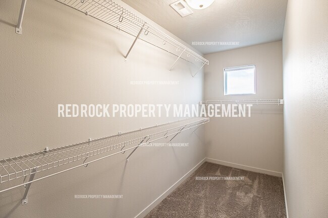 Building Photo - 323 Woodlawn Ln