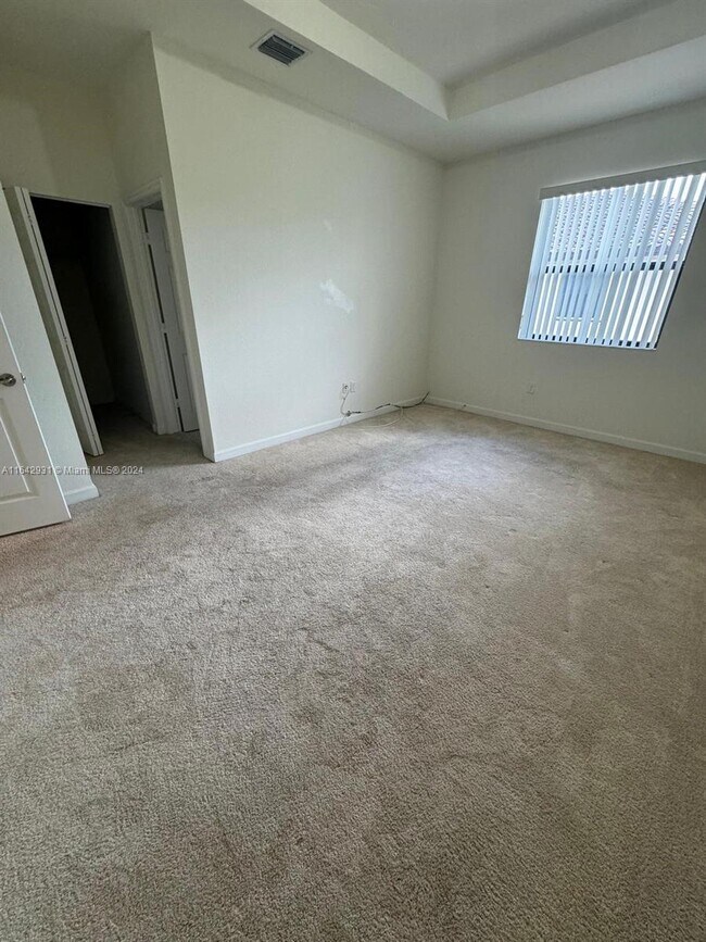 Building Photo - 25371 SW 115 Ct