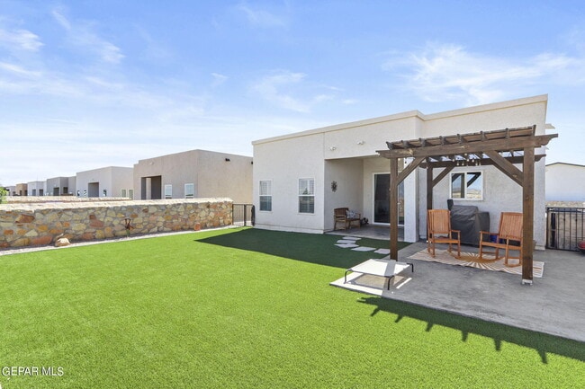 Building Photo - 2332 Tierra Delmonte Dr